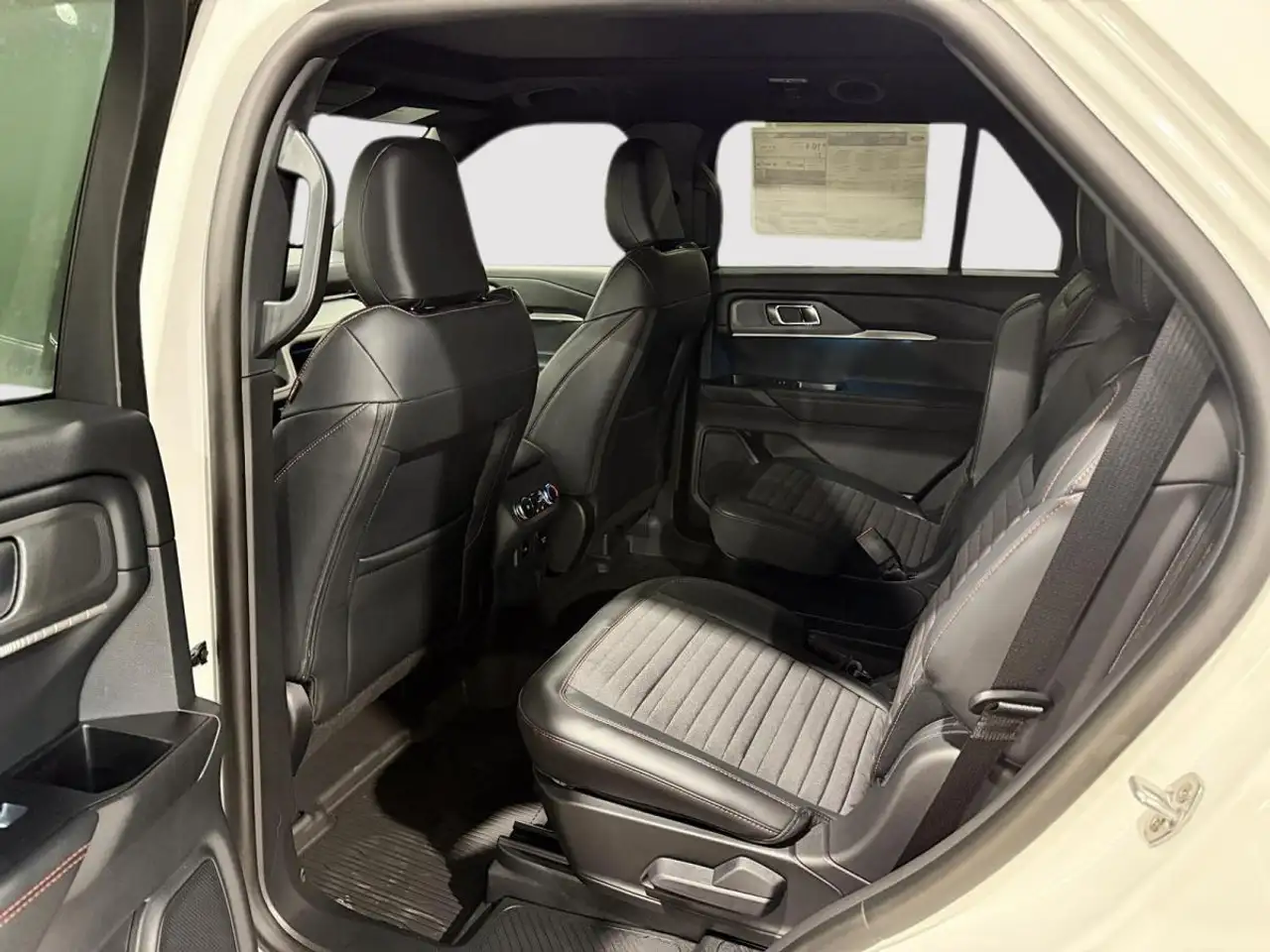Ford Explorer снимка Ford Explorer