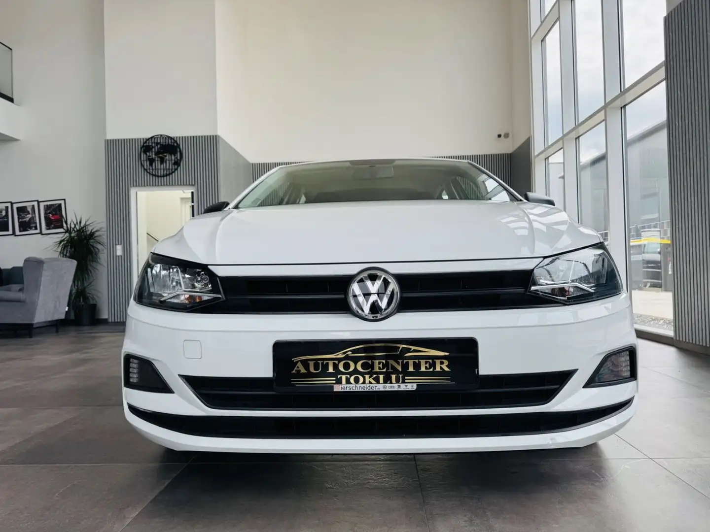 Volkswagen Polo VI 1.0 Klima Blanc - 2