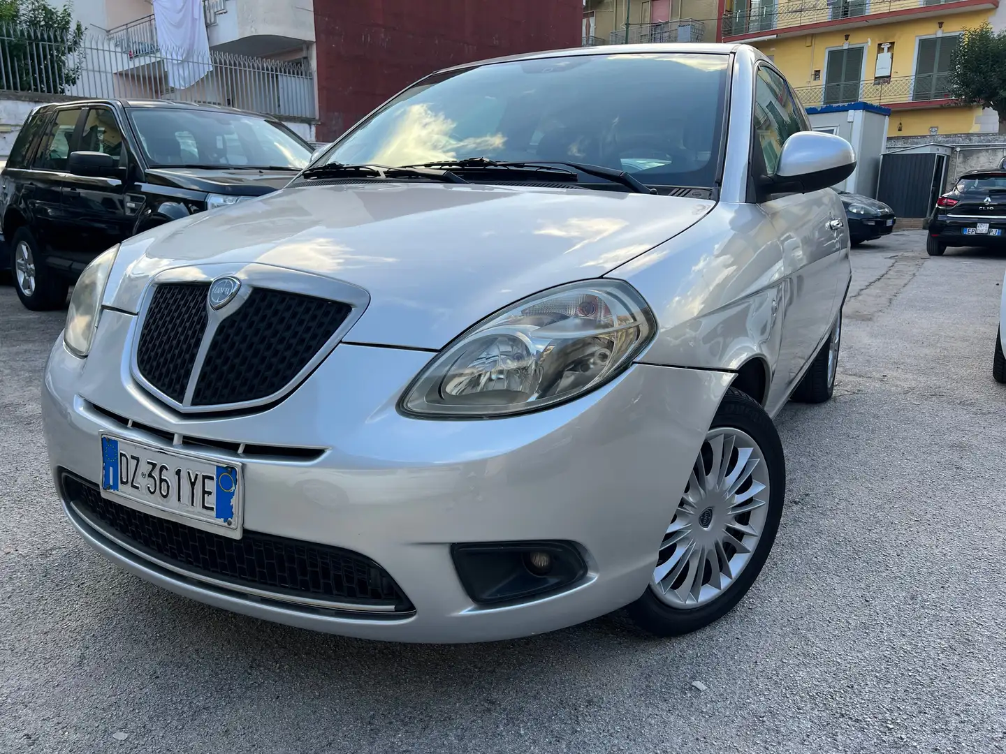 Lancia Ypsilon Ypsilon II 2007 1.2 8v Versus Silber - 1