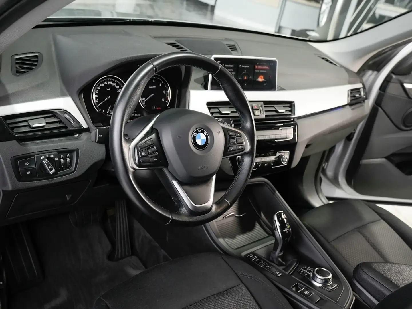 BMW X1 xDrive20d Aut. Advantage Plateado - 2