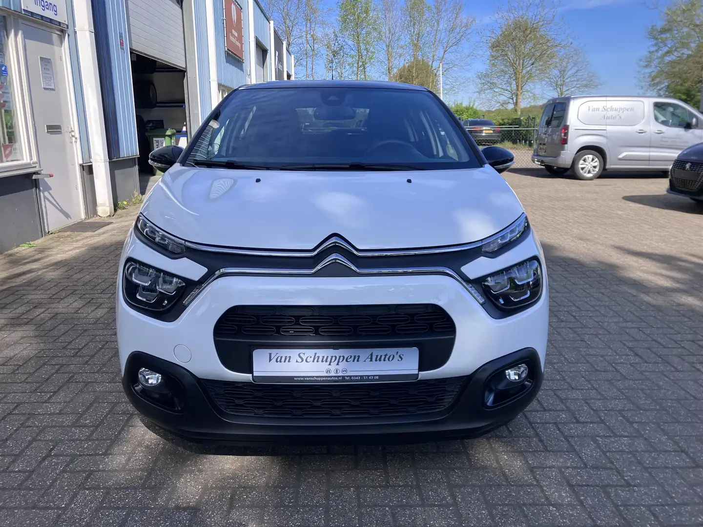 Citroen C3 -1.2 PureTech 110pk EAT6 Shine Trekhaak Navi Cruis Wit - 2