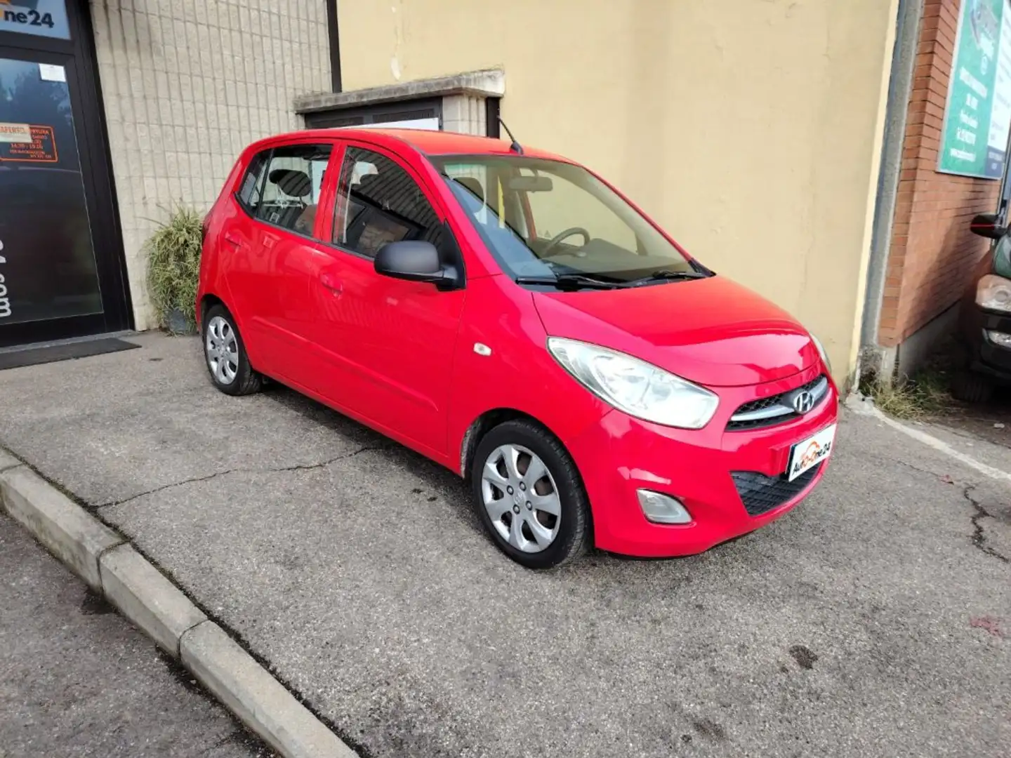 Hyundai i10 1.1 12V BlueDrive GPL Sound Edition NEOPATENTATI Rood - 1