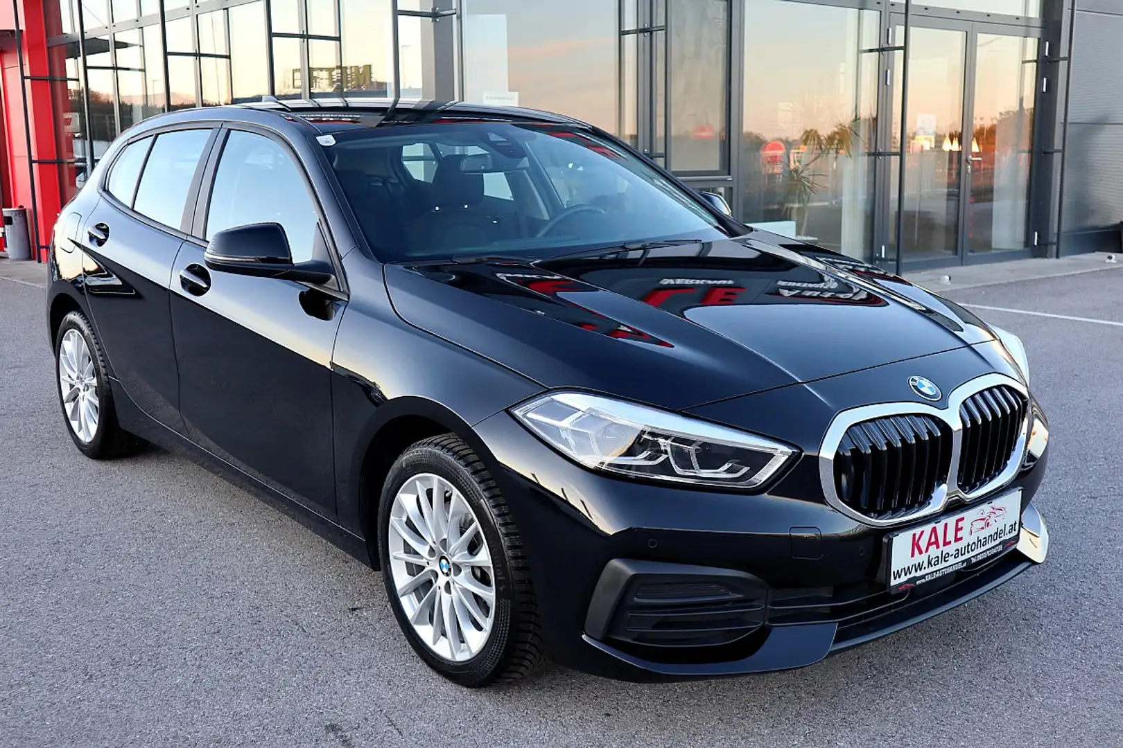 BMW 118 i Aut.*1.Besitz*LED*Navigation* Schwarz - 2