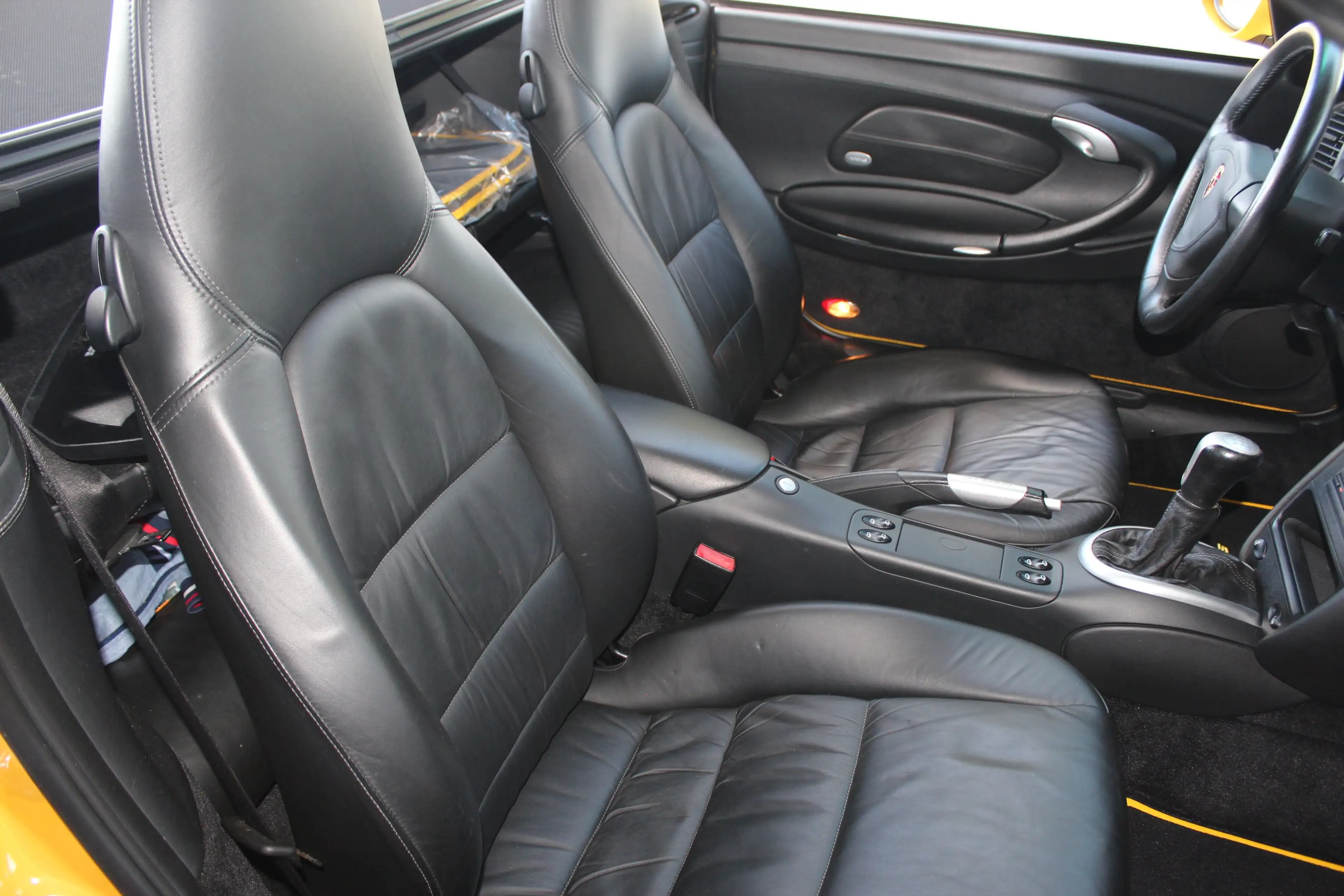 Porsche 996 C4S Cabrio: orig. speedgelb,19",Klappe,top Zustand — photo 12