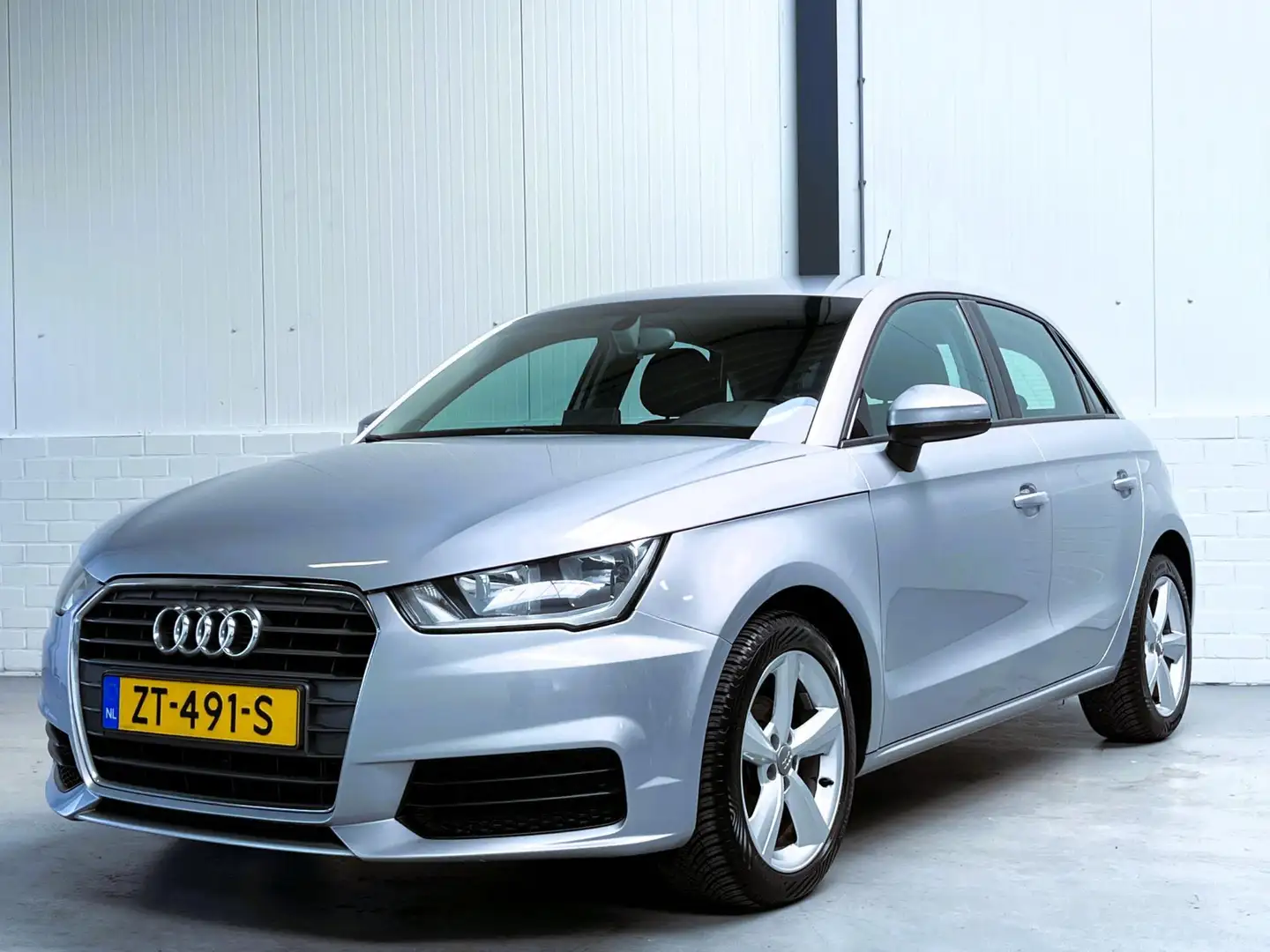 Audi A1 Sportback 1.4 TDI Design Pro Line Plus Gris - 2