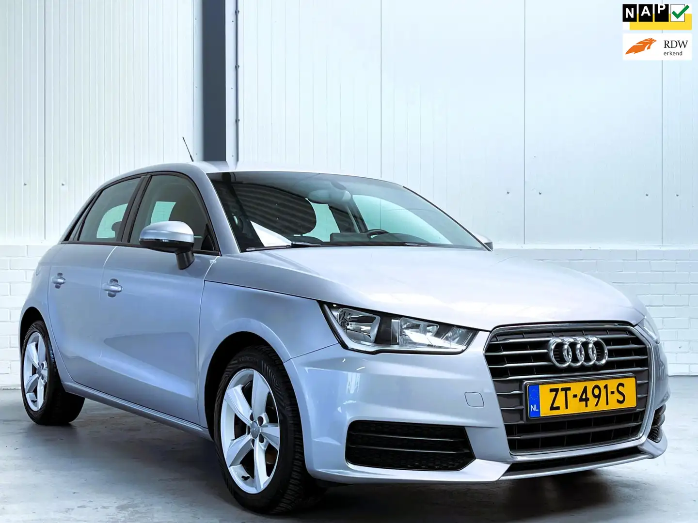Audi A1 Sportback 1.4 TDI Design Pro Line Plus Gris - 1