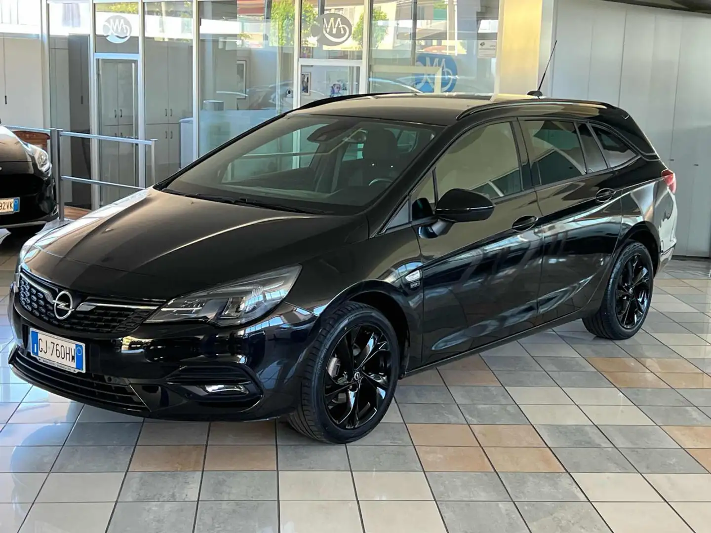 Opel Astra 1.2 Turbo 110 CV S&S Sports Tourer GS Line Schwarz - 1