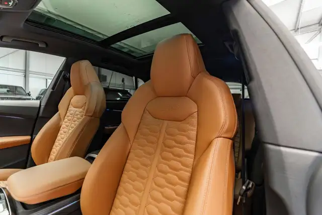 Audi RS Q8 view 12