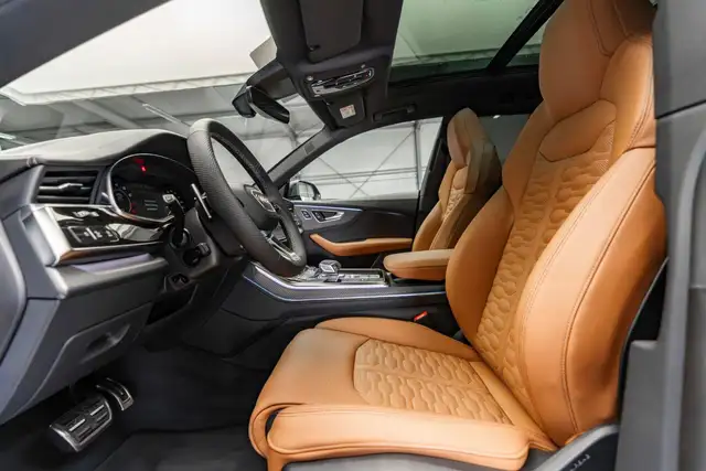 Audi RS Q8 view 9