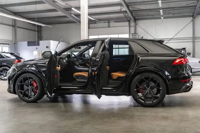 Audi RS Q8 view 7