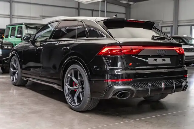 Audi RS Q8 view 15