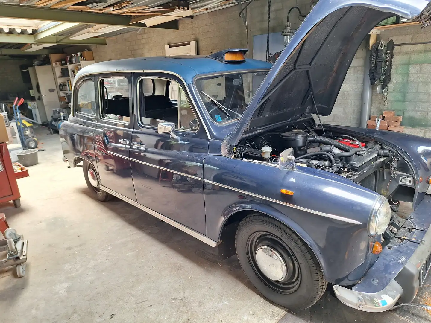 Austin austin (Carbodies) Fx4 london taxi plava - 1