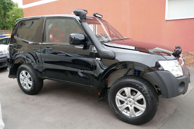 Mitsubishi Pajero 3.2 DI-D Rallyeumbau mit Überrollkäfig