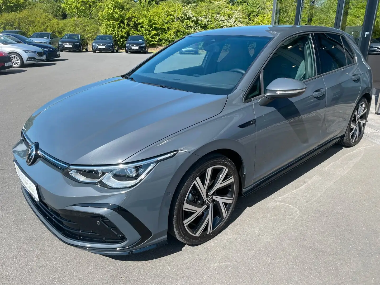 Volkswagen Golf VIII Lim. R-Line eTSI Kamera Keyless ACC Grijs - 1
