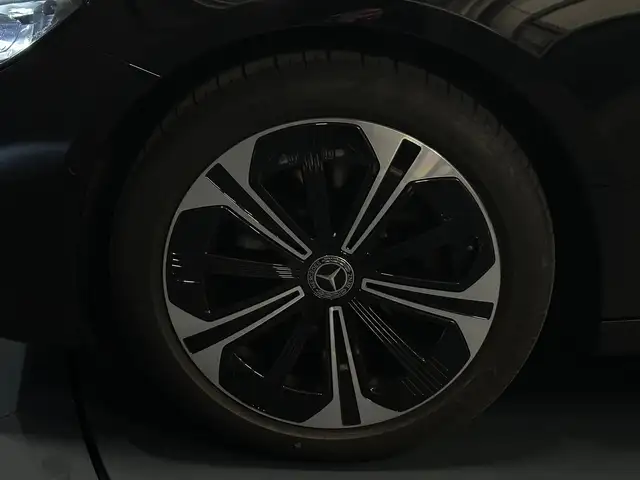 Mercedes-Benz E-Class view 9
