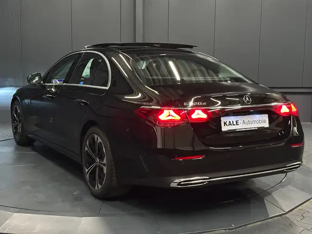 Mercedes-Benz E-Class view 3