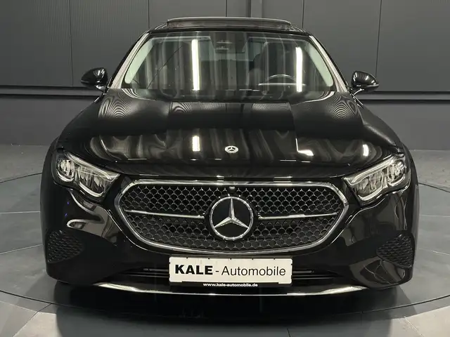 Mercedes-Benz E-Class view 8
