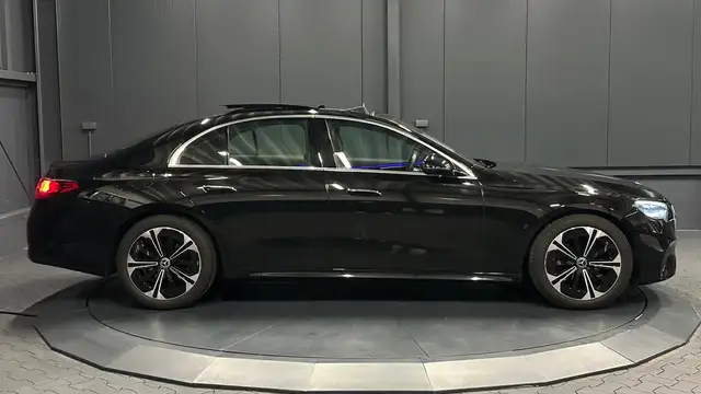 Mercedes-Benz E-Class view 6