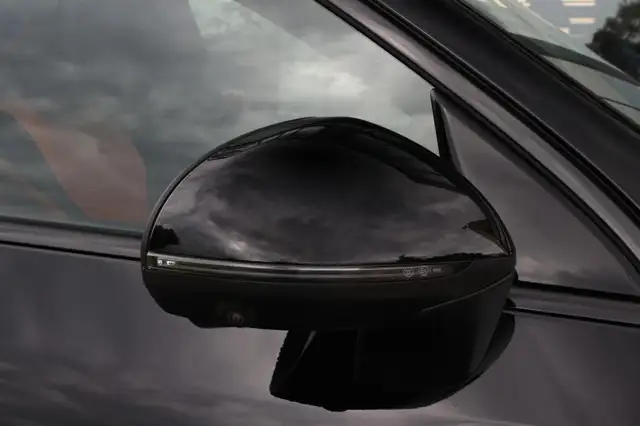 Mercedes-Benz 300 view 6