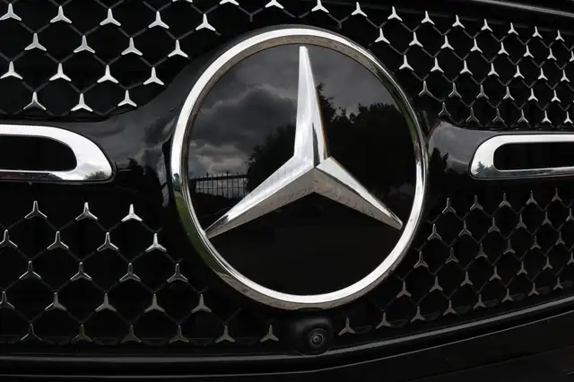 Mercedes-Benz 300 view 5