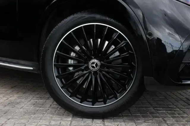 Mercedes-Benz 300 view 2