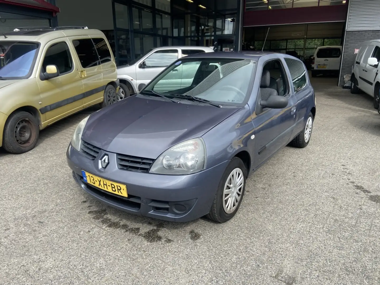 Renault Clio 1.2 Campus Accès Blauw - 1