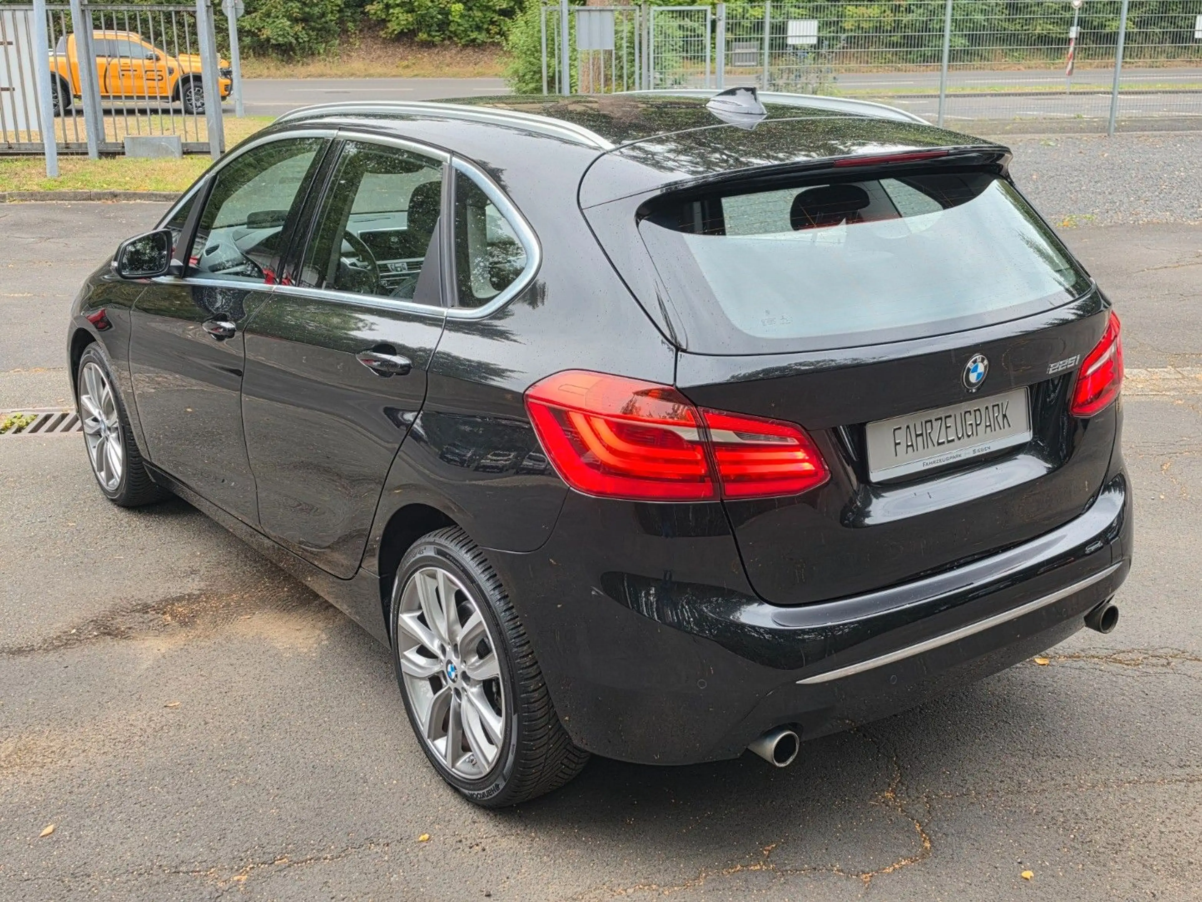 BMW 225 i Active Tourer*LUXURY LINE*LED*PDC*HUD*SHZ*