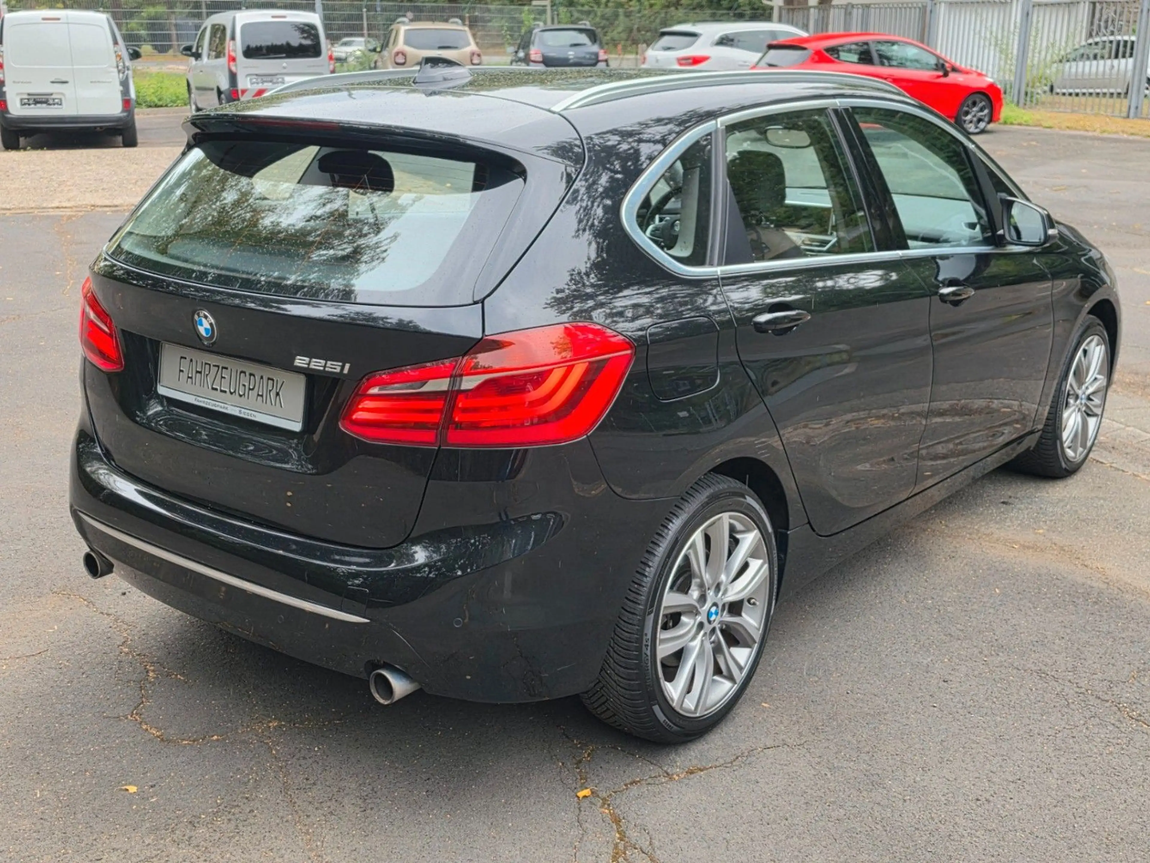 BMW 225 i Active Tourer*LUXURY LINE*LED*PDC*HUD*SHZ* — photo 3