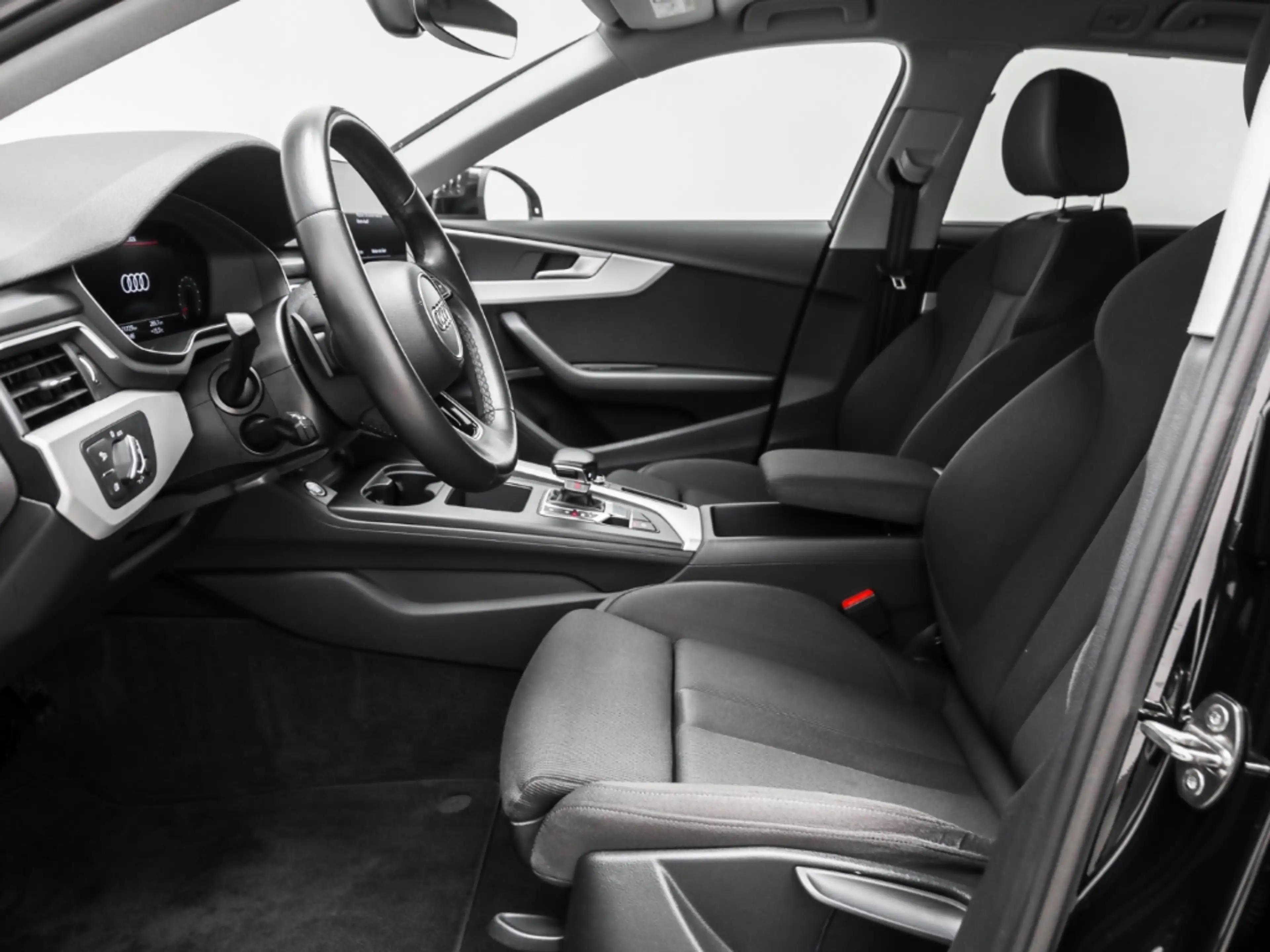 Audi A4 40 TDI quattro AHK — photo 6