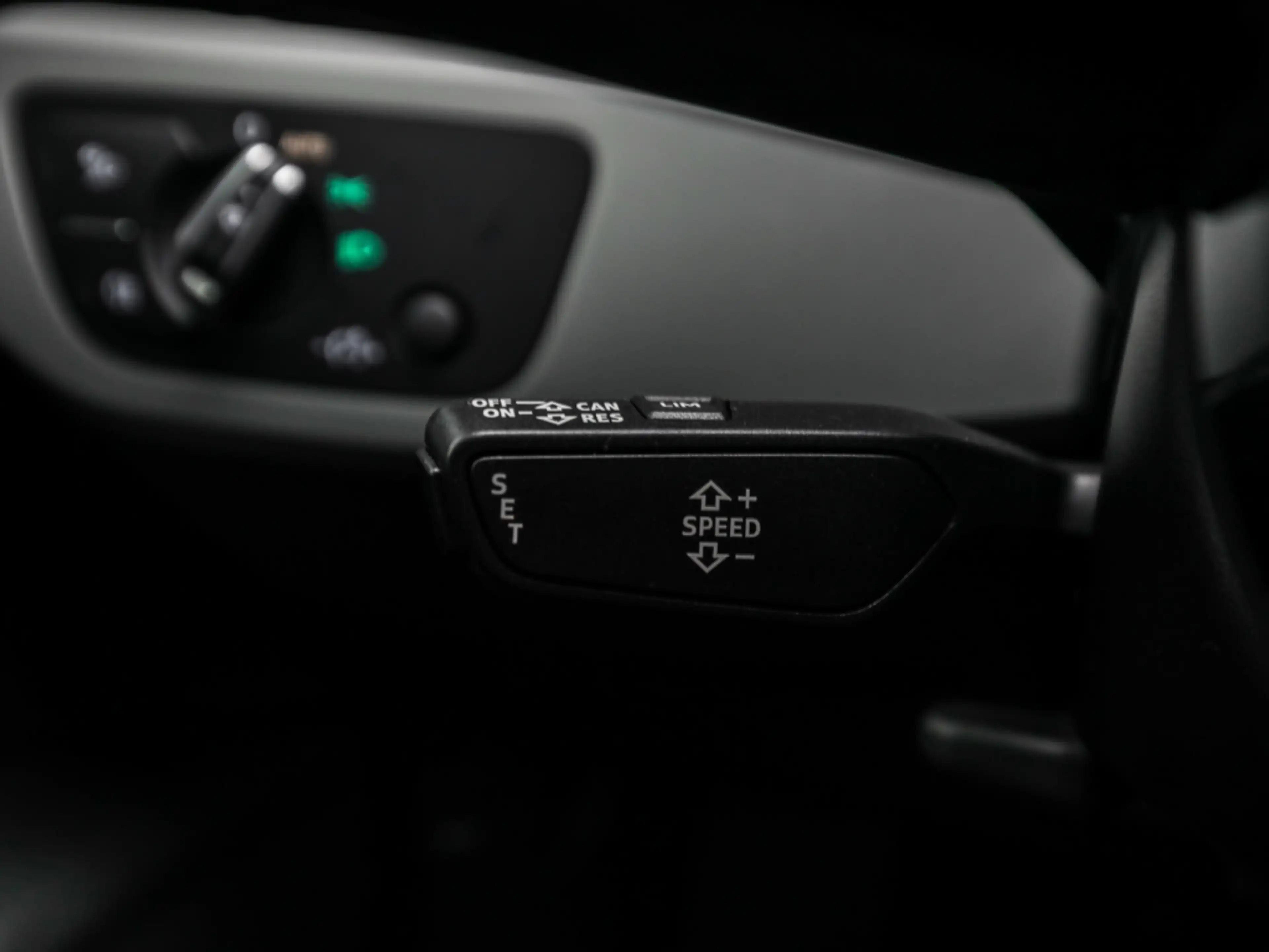 Audi A4 40 TDI quattro AHK — photo 9