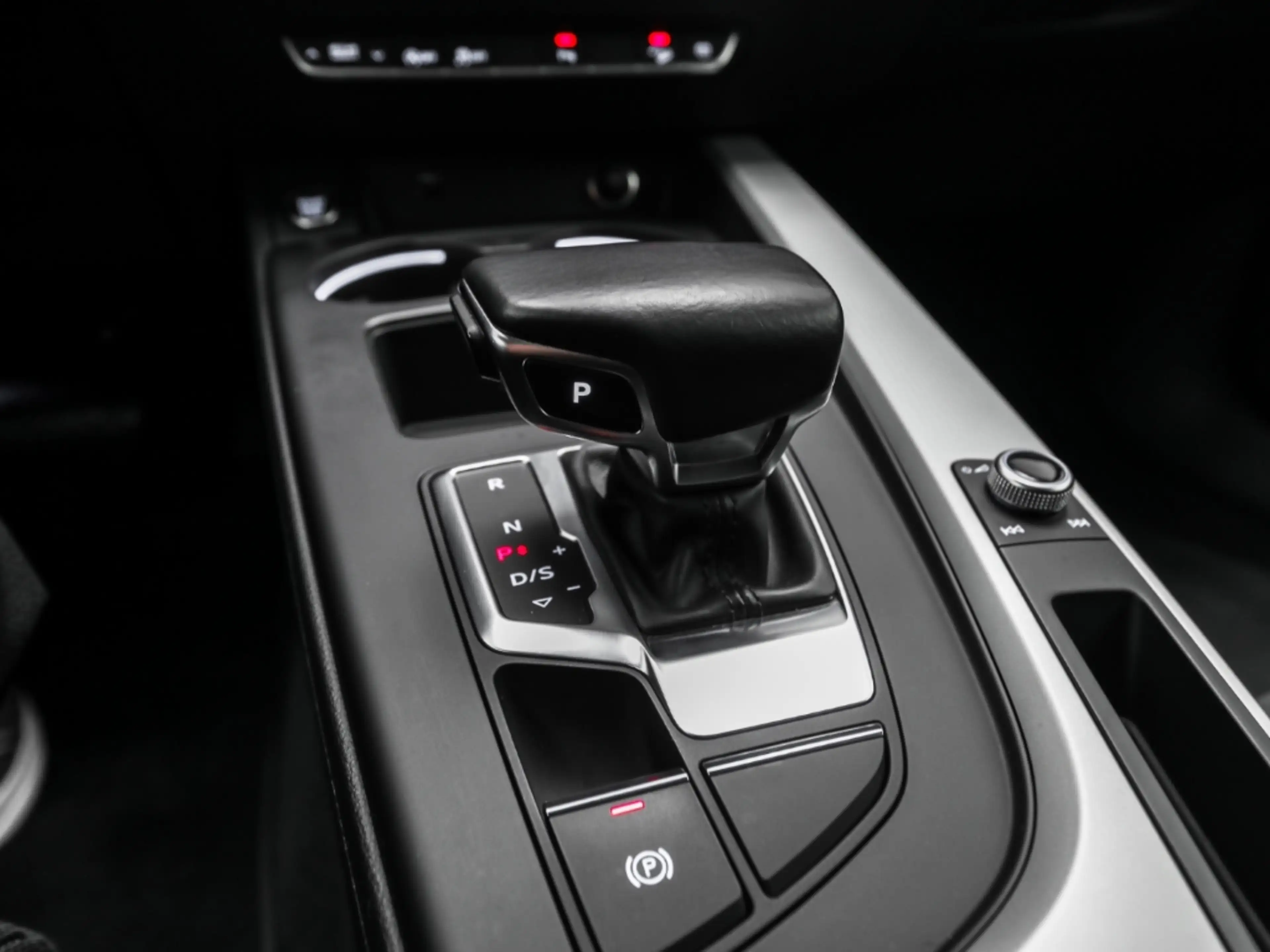 Audi A4 40 TDI quattro AHK — photo 13