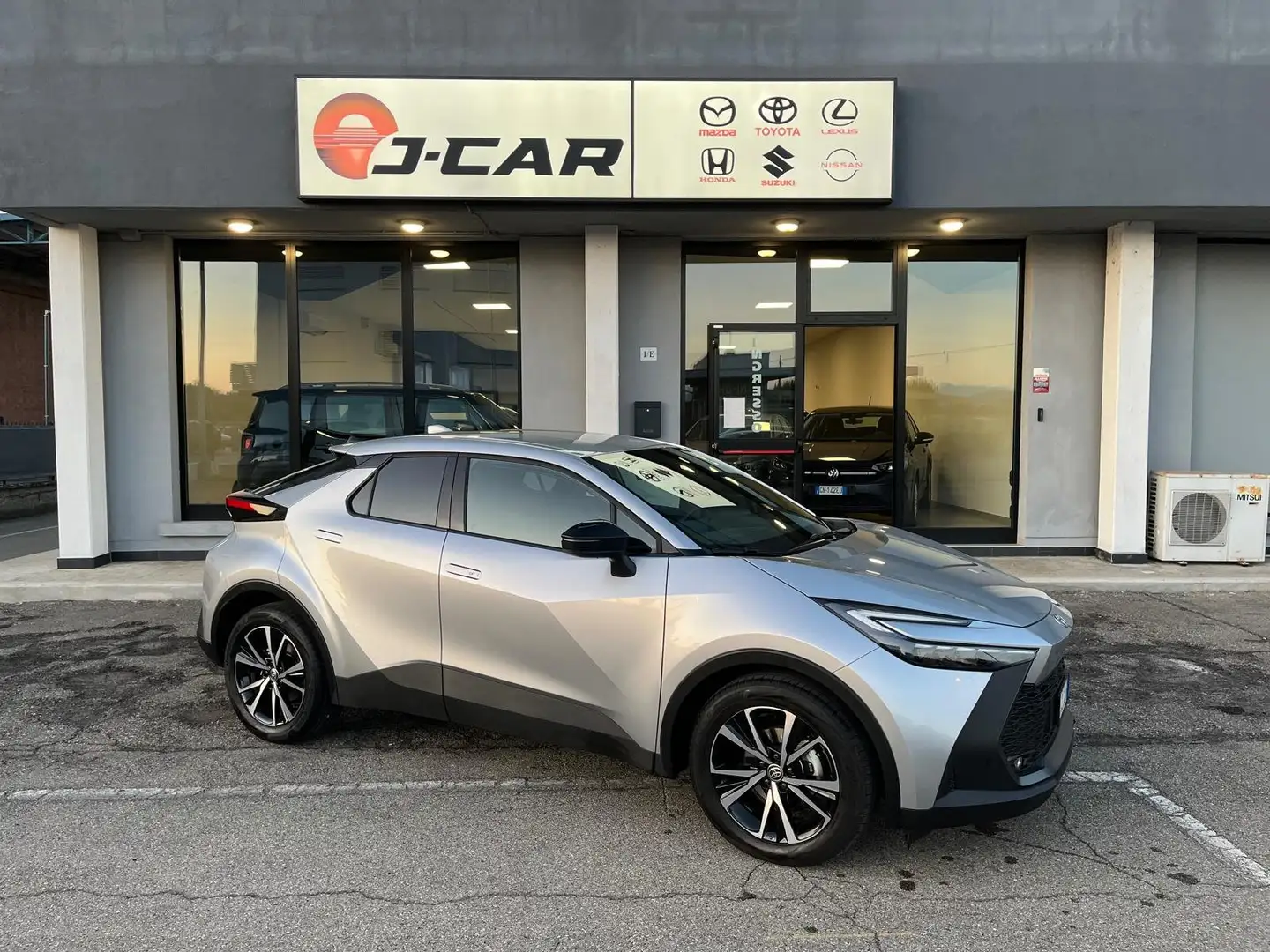 Toyota C-HR C-HR II 2023 1.8 hev Trend fwd e-cvt Argent - 1