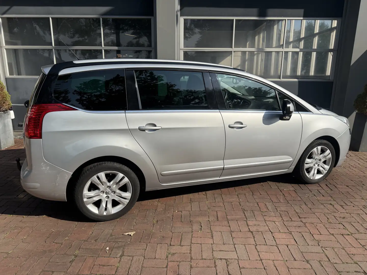 Peugeot 5008 1.6 THP GT 5p. Hoge Zit Ideale gezinswagen Nu voor Grijs - 2