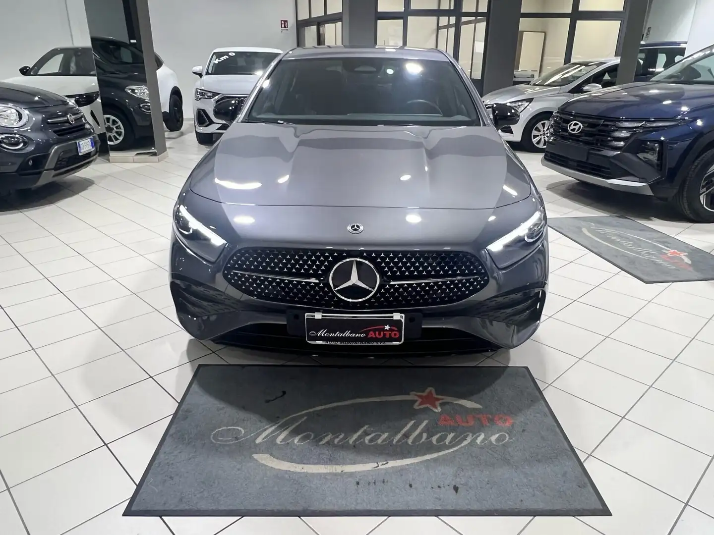 Mercedes-Benz A 200 d Automatic Premium Plus AMG Line Grigio - 2