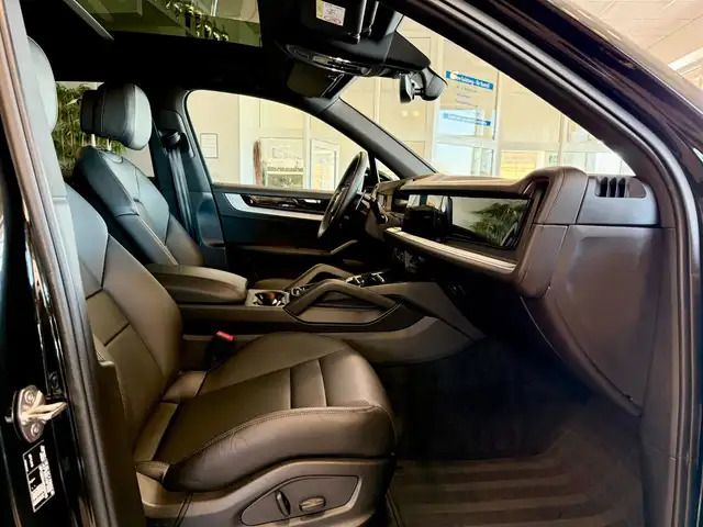 Porsche Cayenne view 11