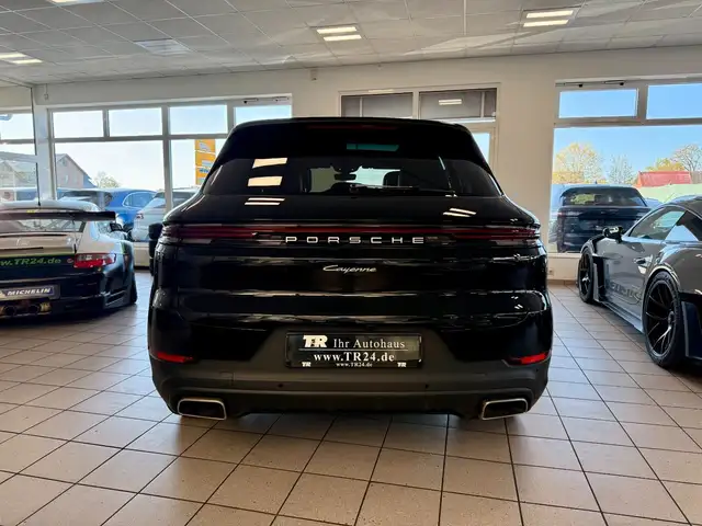 Porsche Cayenne view 4