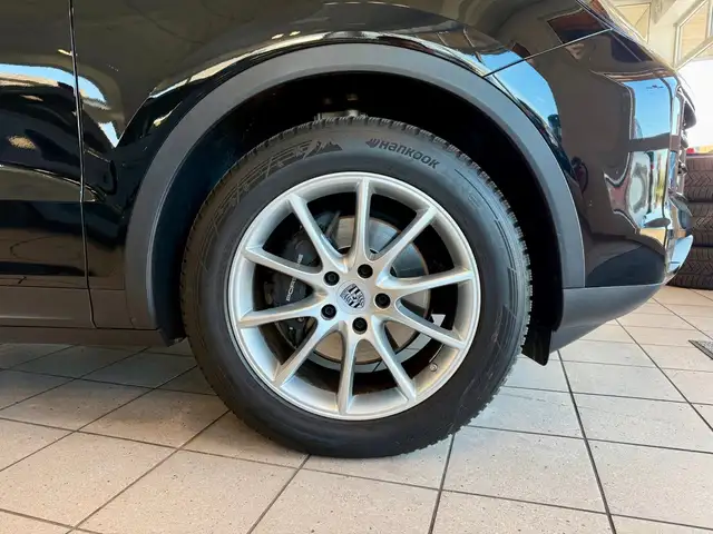 Porsche Cayenne view 6