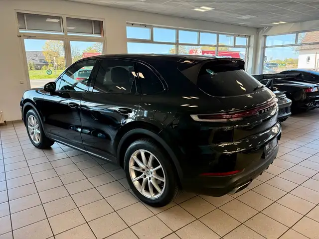 Porsche Cayenne view 3
