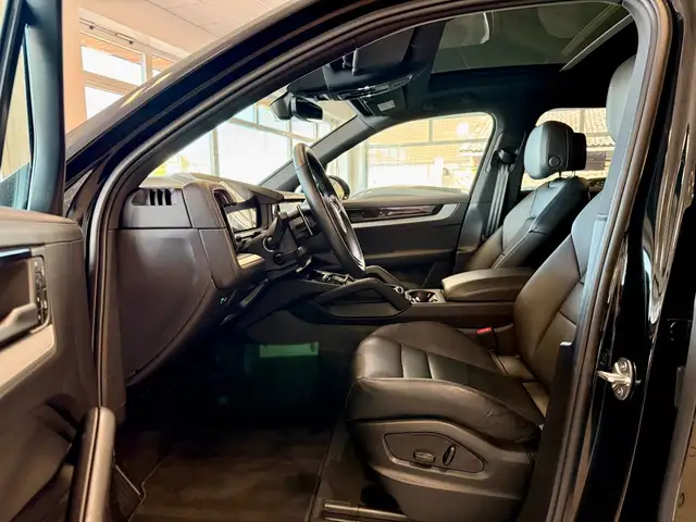 Porsche Cayenne view 7