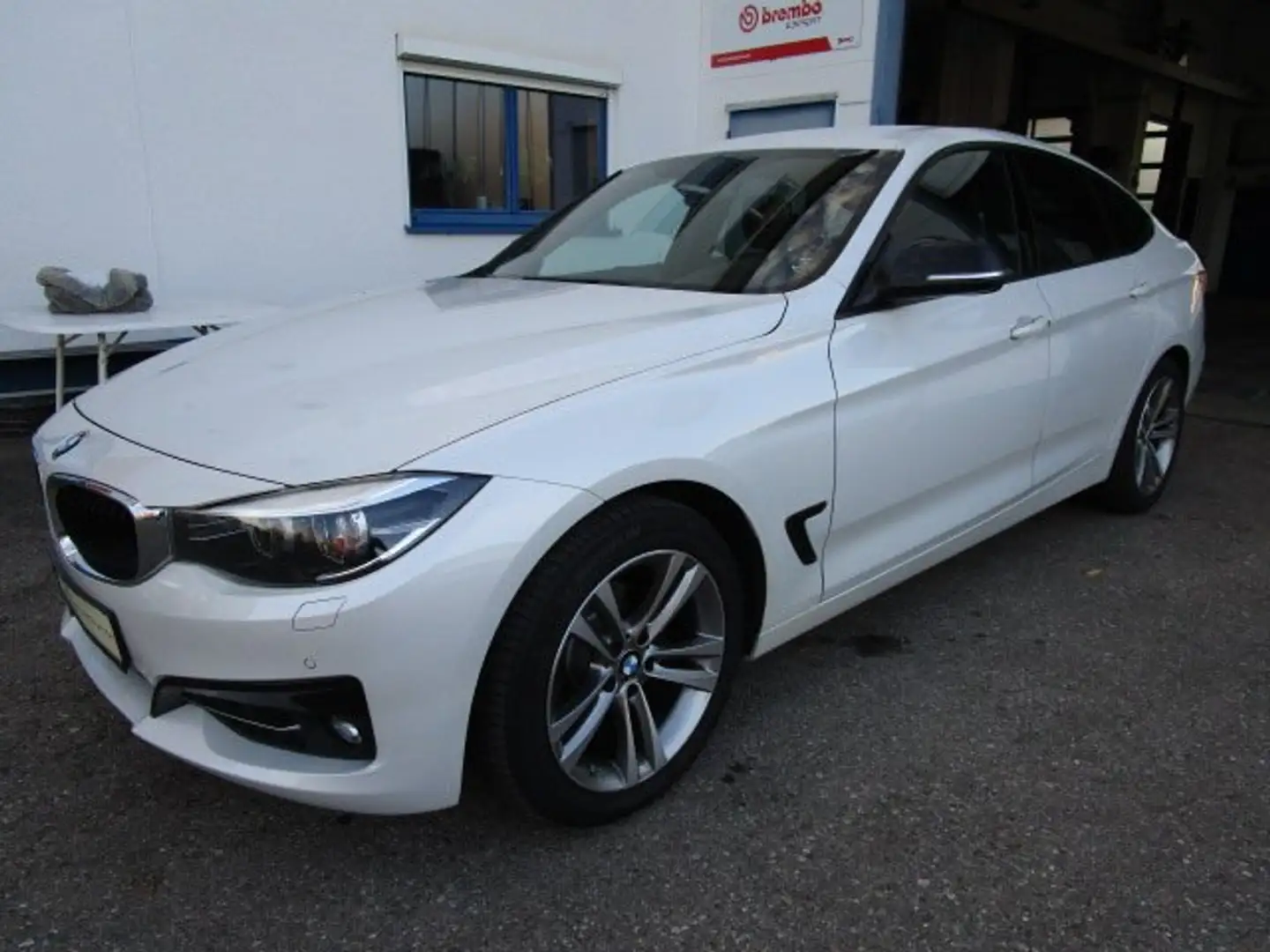 BMW 318 318 d Sport Line Beyaz - 2