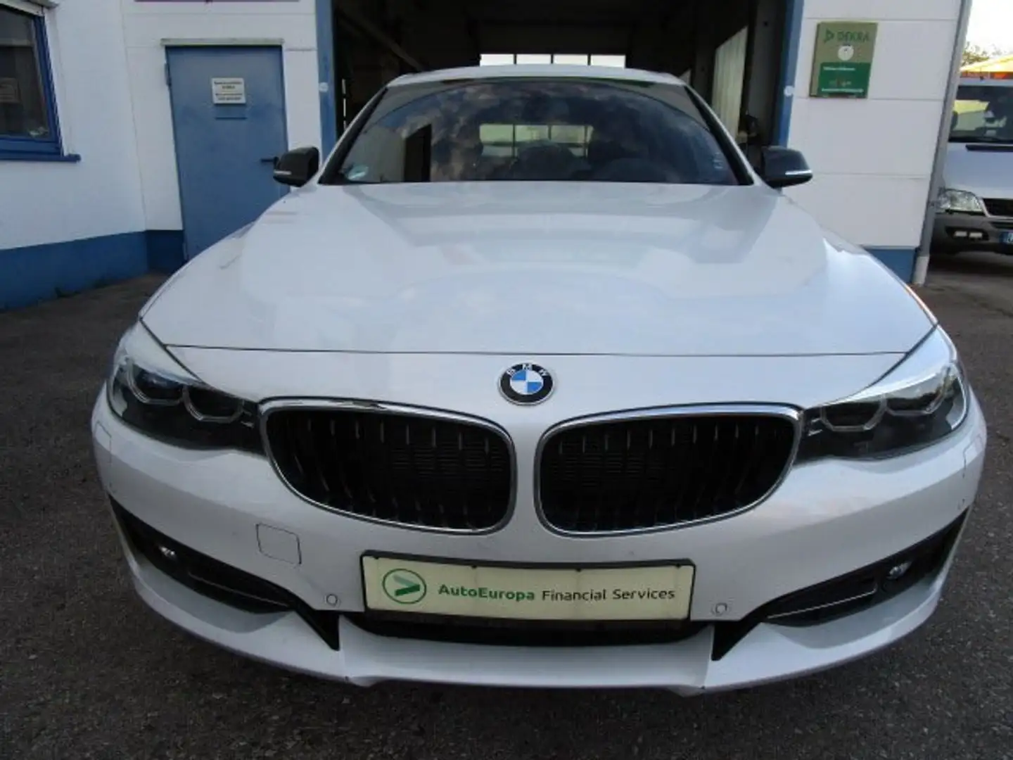 BMW 318 318 d Sport Line Beyaz - 1