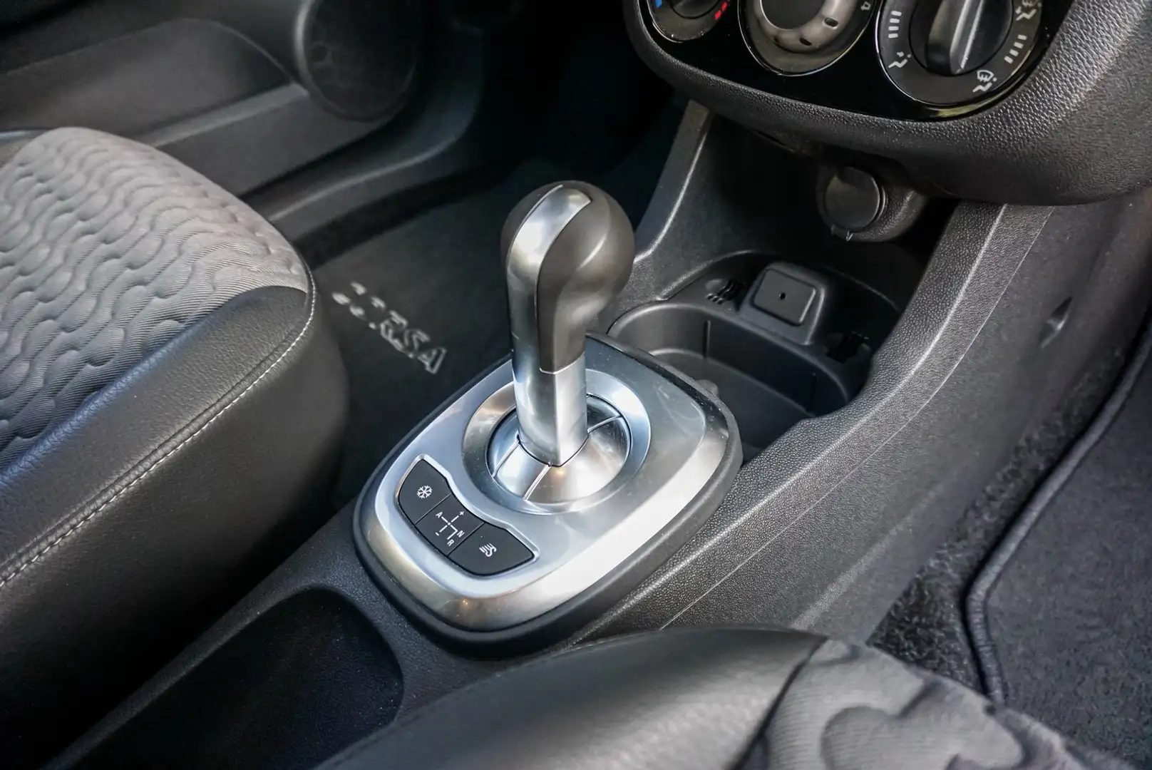 Opel Corsa D Innovation Automatik Klima Einparkhilfe Argent - 2