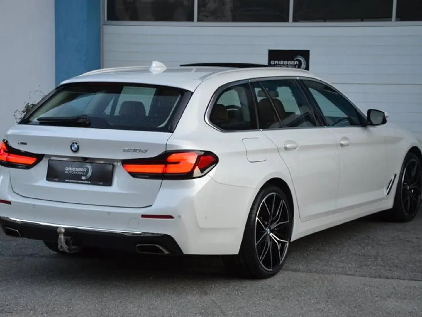 BMW 530 530d xDrive Luxury Line *AHK*PANO*Assistenzsysteme Weiß - 2