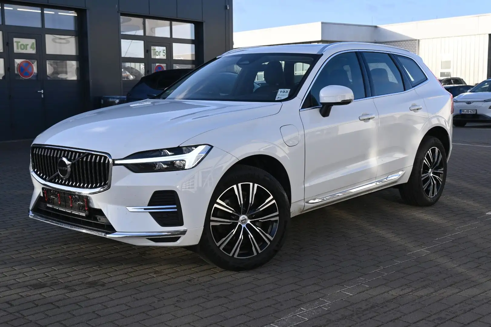 Volvo XC60 T6 Inscription PHEV AWD*AHK*RFK*H&K*STHZG* Weiß - 1