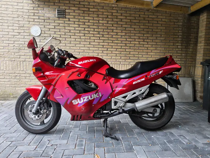 Suzuki GSX 750 - foto 7