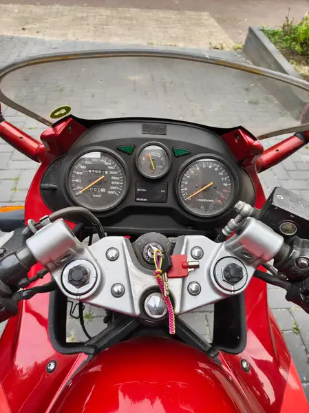 Suzuki GSX 750 - foto 2