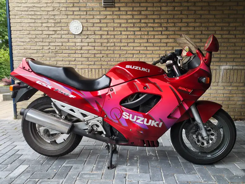 Suzuki GSX 750