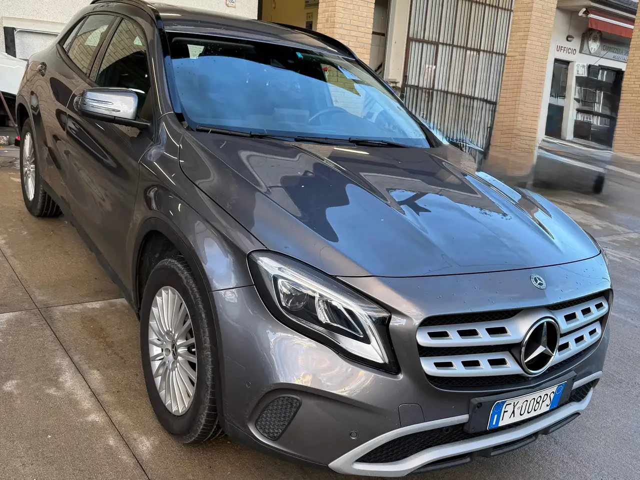 Mercedes-Benz GLA 200