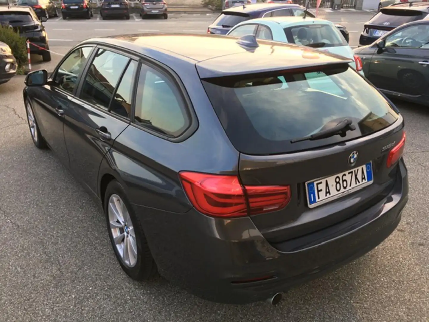 BMW 318 d Touring 150cv AT8 Bsn. Advantage IVA DEDUCIBILE Gris - 2