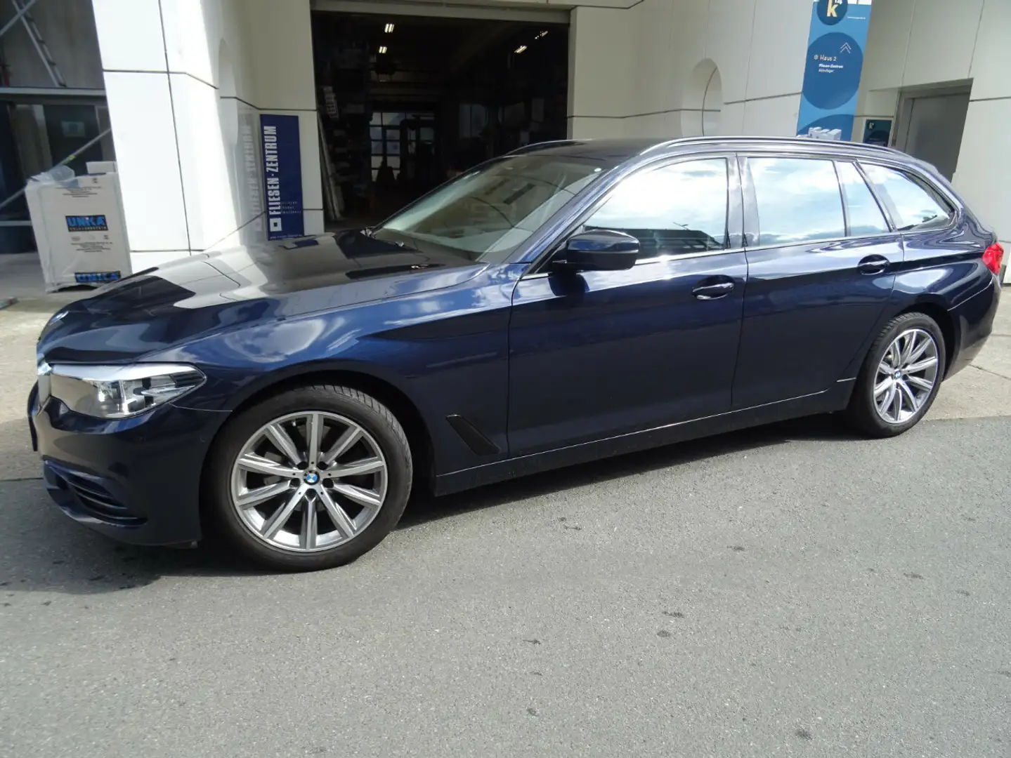BMW 520 520d Tour,Sportl,Autom,AHK,ACC Blau - 1